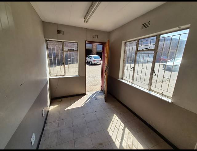 300M² WAREHOUSE TO LET IN WADEVILLE